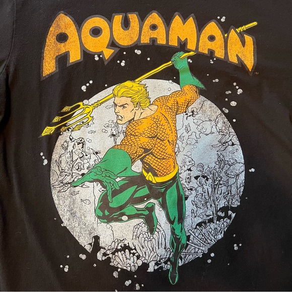 🌟SOLD🌟Aquaman DC Comics Graphic Tee Shirt - Picture 2 of 3